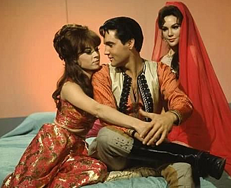 Elvis mit Fran Jeffries und Mary Ann Mobley